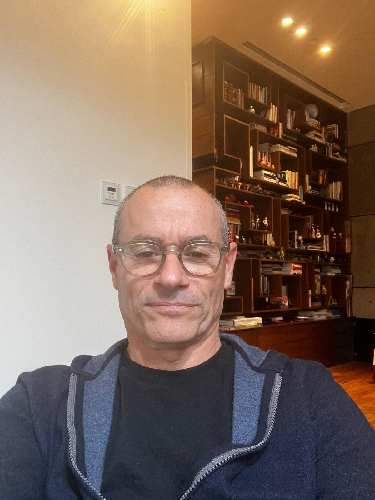 יורם קראוס.